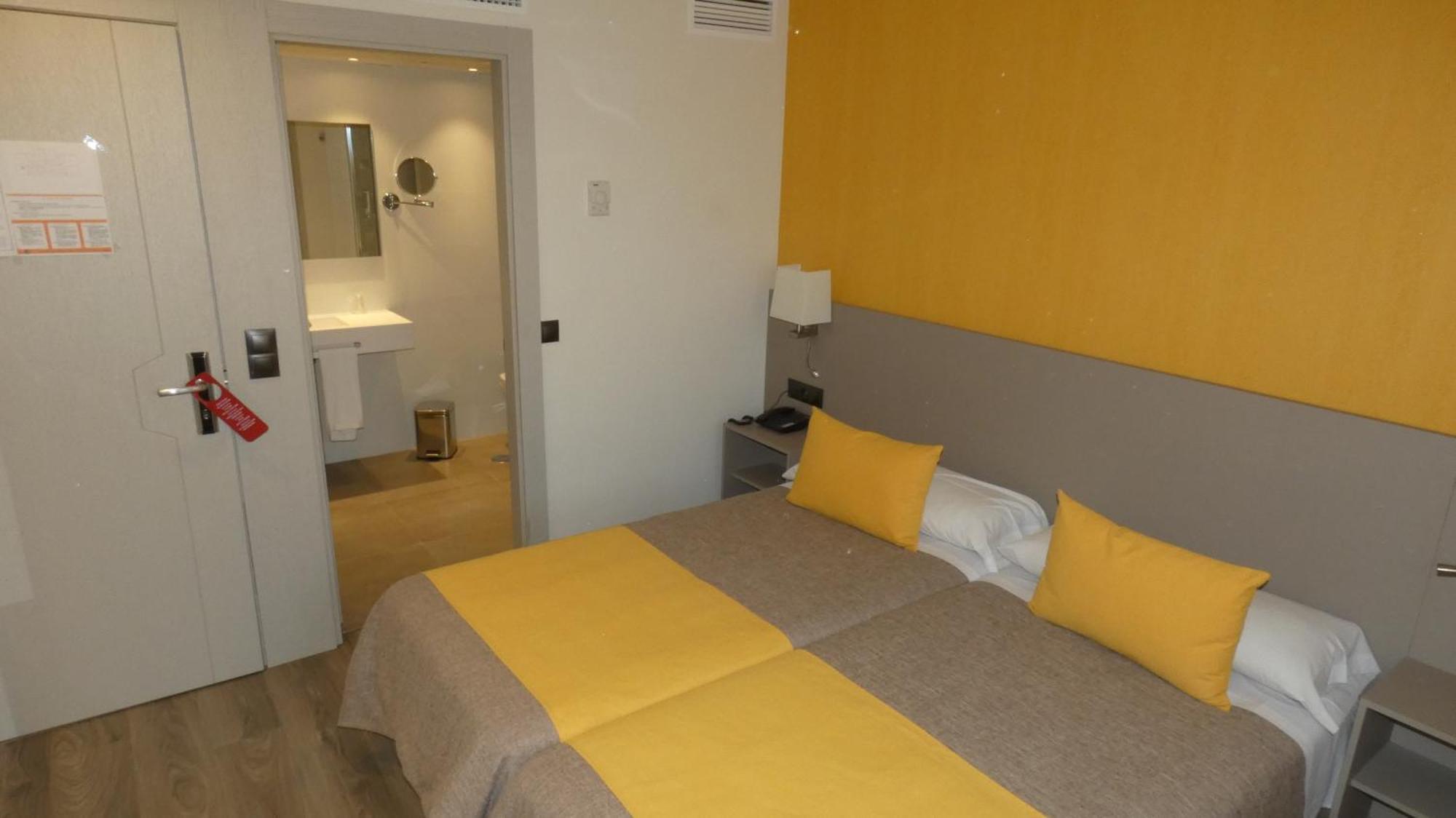 Double or Twin Room,1214585281:JPEG